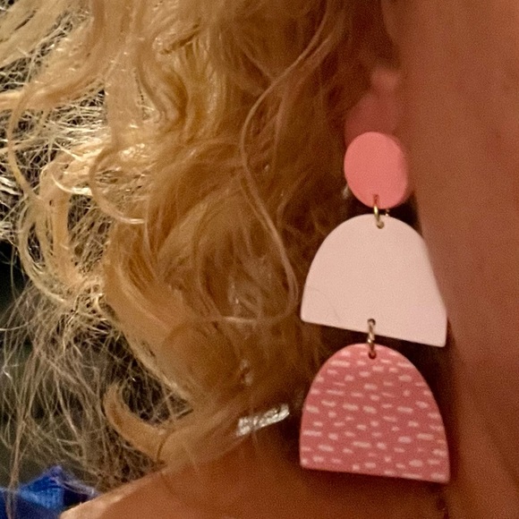 Cute, pink & white drop earrings - Picture 3 of 5